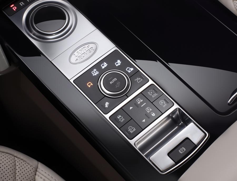 Детали интерьера Land Rover Discovery HSE 2017 года  (фото 69 из 96)